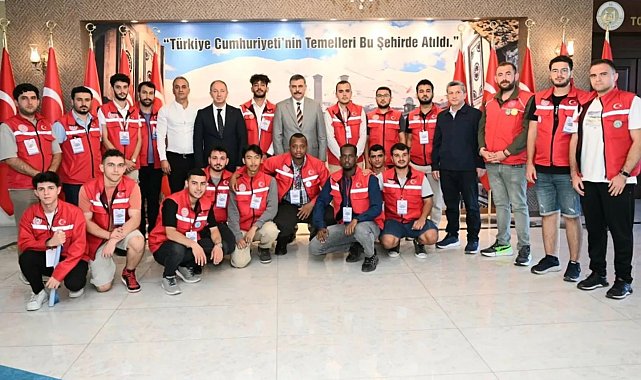 Vali Çiftçi &quot;Damla Gönüllülük Hareketi&quot;ni kabul etti