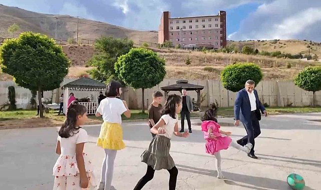 Vali Karaömeroğlu, çocuk evlerinde kalan çocukları ziyaret etti