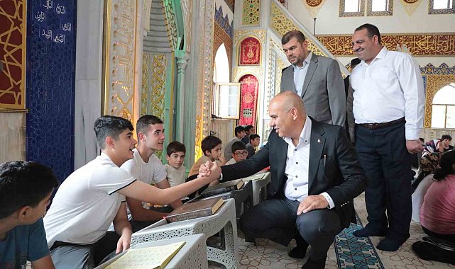 Vali Koç, kuran kursundaki çocuklarla bir araya geldi
