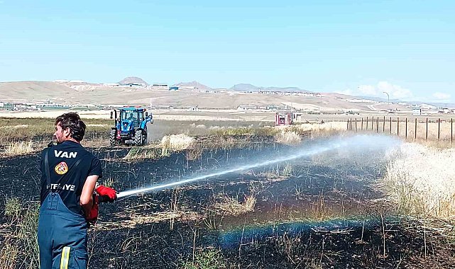 Van&#039;da tarla yangını