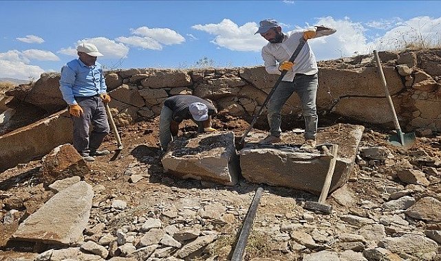 'Neynik taşı'nın Bilican'ın eteklerinden yapılara uzanan zorlu yolculuğu
