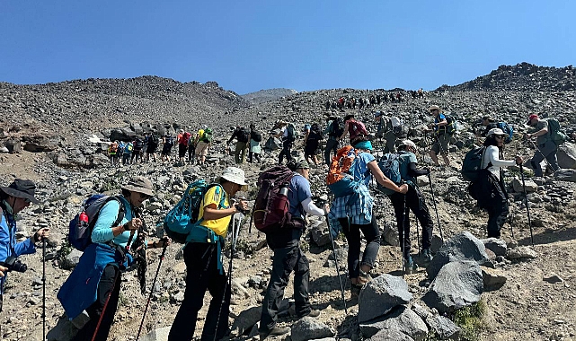 Ağrı Dağı'nda buzulların ardı gün doğumu