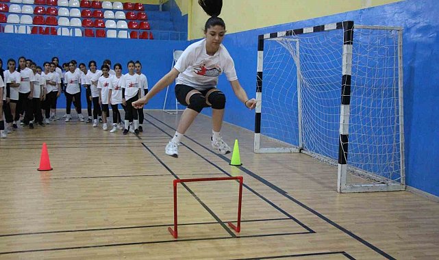 Ağrı'da Fabrika Voleybol Okulu açıldı