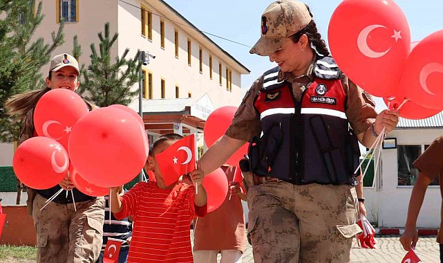Ağrı'da jandarma mesleğini tanıttı