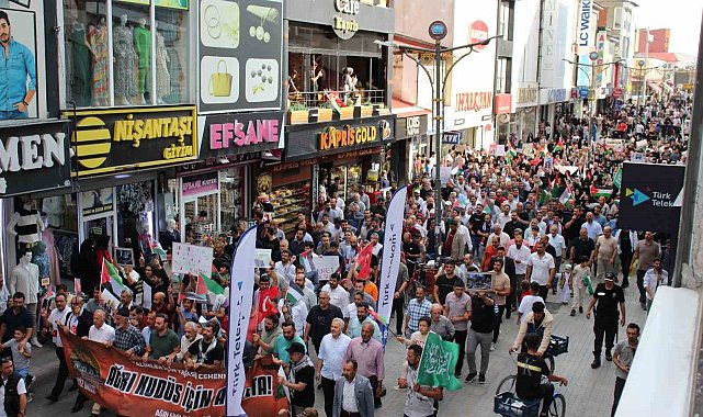 Ağrı'da yüzlerce kişi İsmail Heniyye için yürüdü