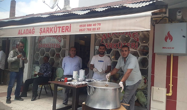 Aladağ şarküterinden aşure ikramı