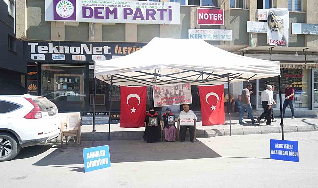 Annelerin evlat nöbeti devam ediyor