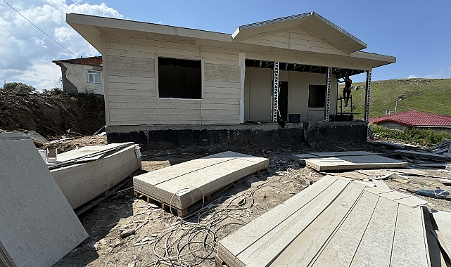 Ardahan'da depremden etkilenen vatandaşlar için konut yapımına başlandı