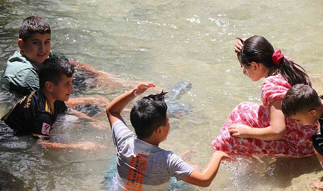 Serinlemek isteyenler Girlevik Şelalesi'ne akın ediyor
