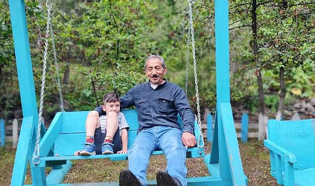 Aşur Taş'ın Alapınar Mahallesi'ndeki bahçesi görenleri büyülüyor