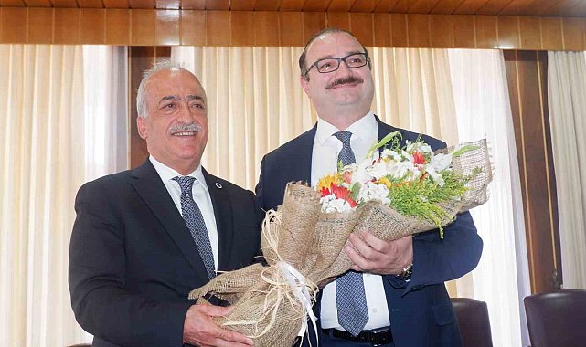 Atatürk Üniversitesi'nde devir-teslim