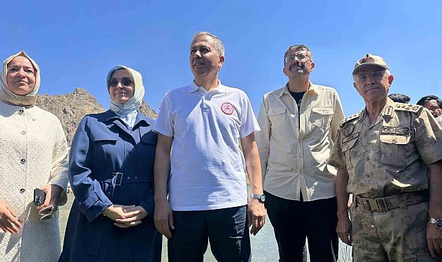 Bakan Yerlikaya, Yüksekova 6.Cilo Fest'e katıldı