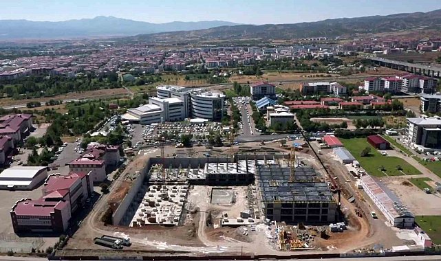 Bingöl'de 269 adet sismik izolatörün kullanıldığı 500 yataklı hastane yükseliyor