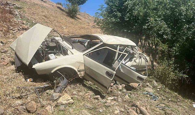 Bingöl'de kontrolden çıkan otomobil dereye yuvarlandı: 1'i ağır 5 yaralı