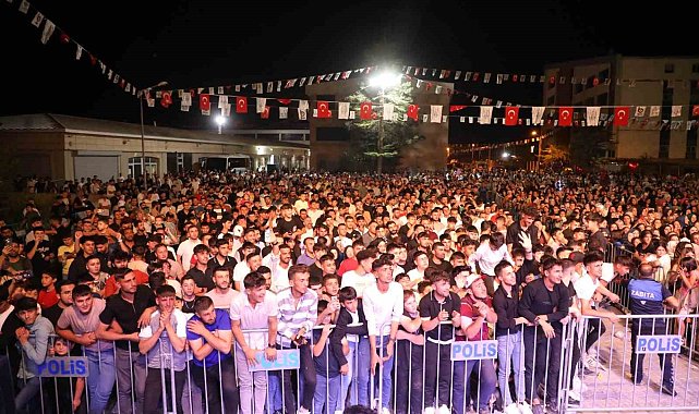 Bitlisliler Barış Adal konseri ile coştu