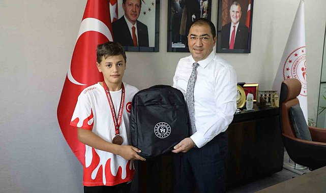 Çelebi, başarılı güreşçileri tebrik etti