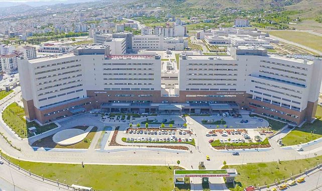 Elazığ Fethi Sekin Şehir Hastanesi başarılı operasyonlarını sürdürüyor