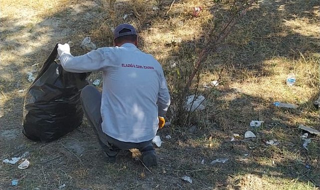 Elazığ İl Özel İdaresi, Pertek feribot iskelesini temizledi