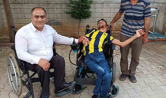 Elazığ'da engelli genç, akülü sandalyesine kavuştu