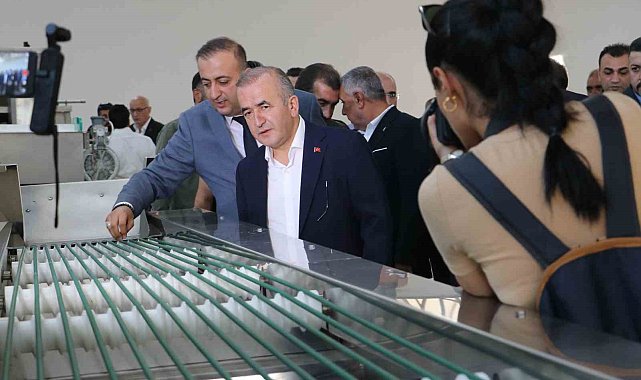 Elazığ'da kayısı işleme, paketleme ve analiz tesisi açıldı