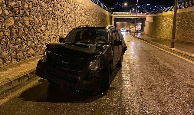 Elazığ'da otomobil duvara çarptı: 2 yaralı