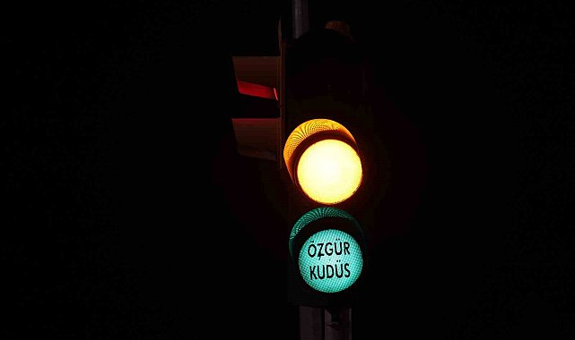 Elazığ'da "Özgür Kudüs" çağrısı trafik ışıklarında