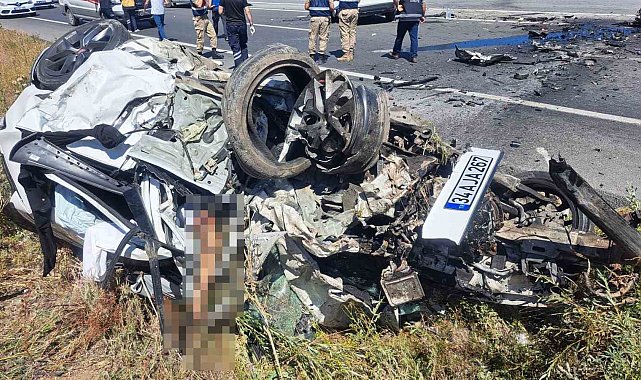 Erzincan'da feci trafik kazası: 3 ölü, 4 yaralı
