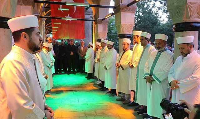 Erzincanlılar "Terzibaba Günü"nde sabah namazında buluştu