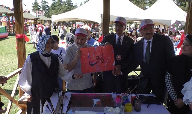 Erzurum'da Aile ve Sosyal Hizmetler İl Müdürlüğü Çocuk ve Gençlik Festivali coşkusu