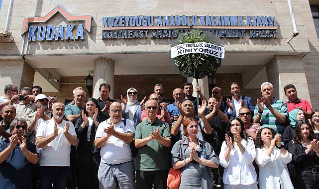 Gazeteciler meslektaşlarına sahip çıktı