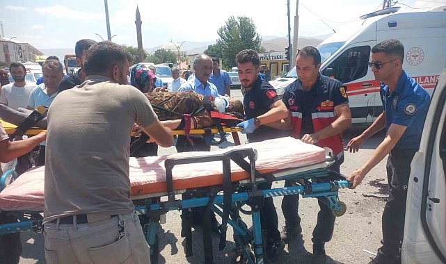 Gürpınar'da trafik kazası: 5 yaralı