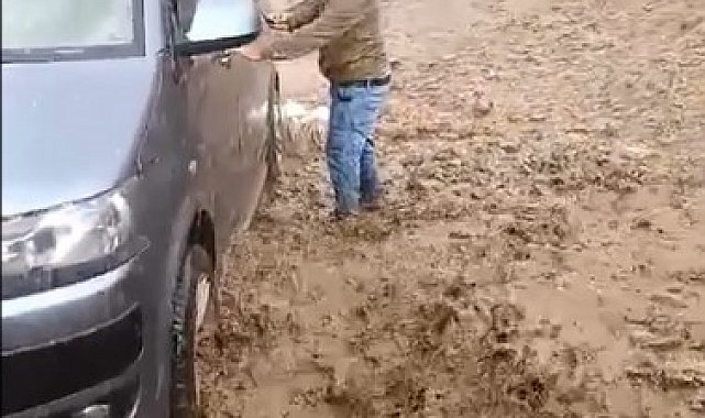 Hizan'da kuvvetli sağanak ve dolu sonrası sel