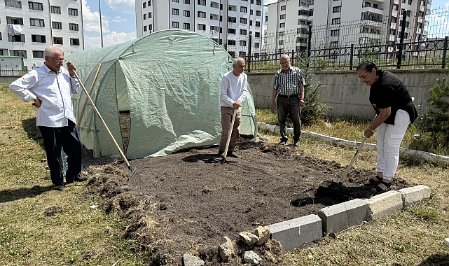 Huzurevi sakinleri doğayla bağ kurarak hayata daha güçlü bağlanıyor