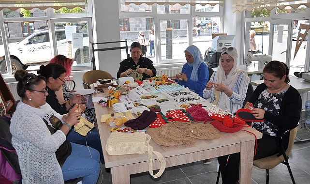 Kars Aile Destek Merkezinde kadınlar hünerlerini sergiliyor