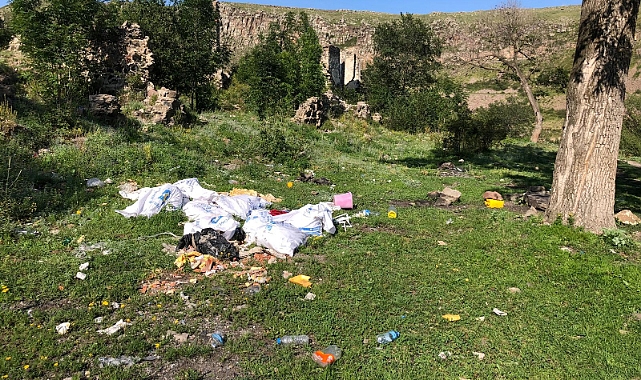 Kars Dereiçi bölgesi çöplüğe döndü