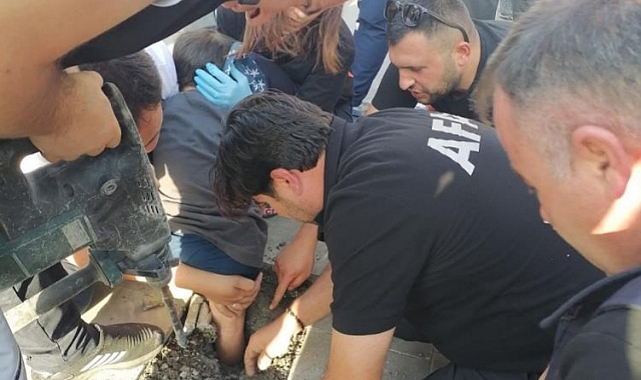 Kars'ta bacağı boruya sıkışan çocuk kurtarıldı