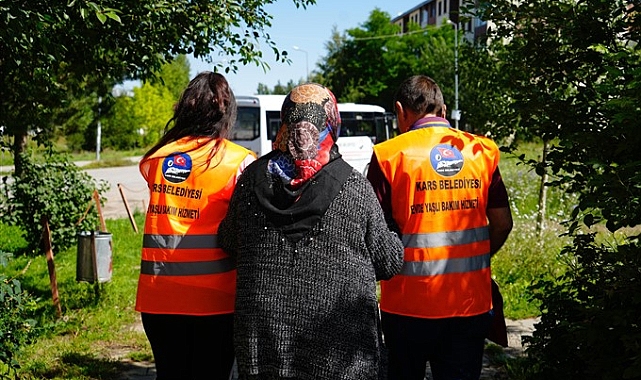 Kars'ta evde yaşlı bakım hizmetleri devam ediyor