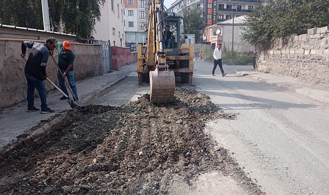 Kars’ta geçici asfalt çalışması sürüyor