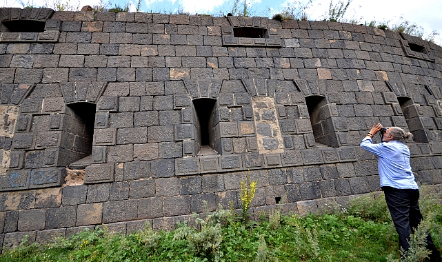 Kars'taki "Gemli Tabya" turizme kazandırılmayı bekliyor
