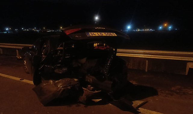 Lastiği patlayan otomobile arkadan çarptı: 4 yaralı