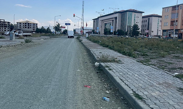 Mahalleli yolun yapılmasını bekliyor