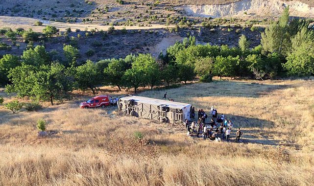 Malatya'da yolcu otobüsü şarampole uçtu: 3'ü ağır 11 yaralı