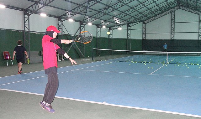 Mevlana Vadisi'ne kapalı tenis kortu