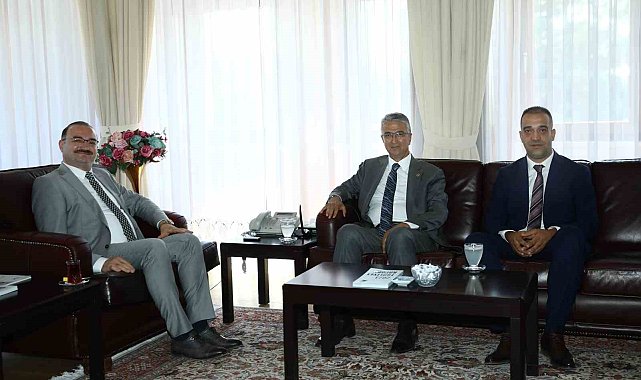 Milliyetçi Hareket Partisi heyetinden Rektör Hacımüftüoğlu'na hayırlı olsun ziyareti