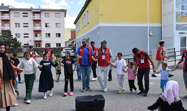 Minik yüreklere dokundular
