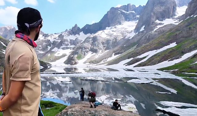 Türkiye'nin en büyük buzul gölüne doğa yürüyüşü