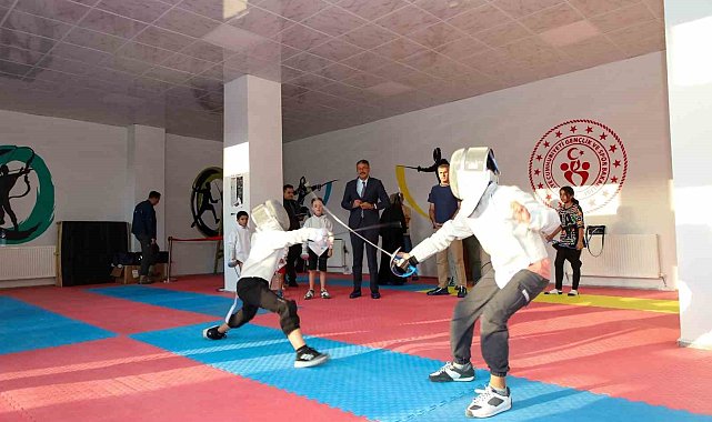 Vali Ali Çelik, sporcularla bir araya geldi