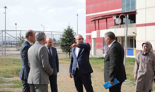 Vali Koç, KYK yurtlarında incelemede bulundu
