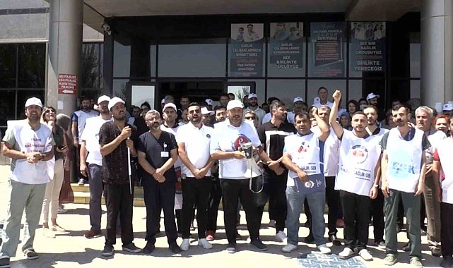 Van'da görevli hemşireye darp protesto edildi