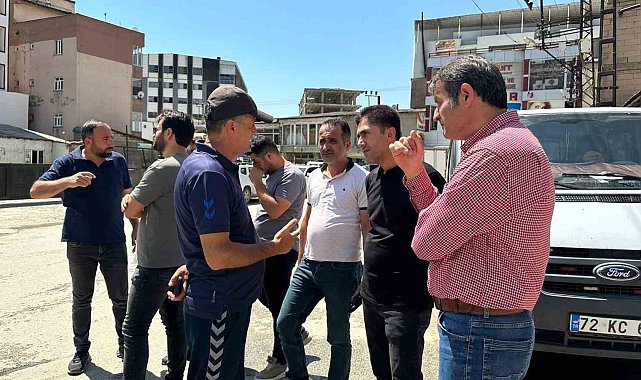 Yüksekova'da birçok cadde ve sokakta elektrik direkleri kalkıyor